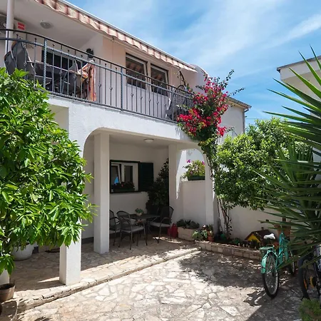 Gloria Apartman Jezera