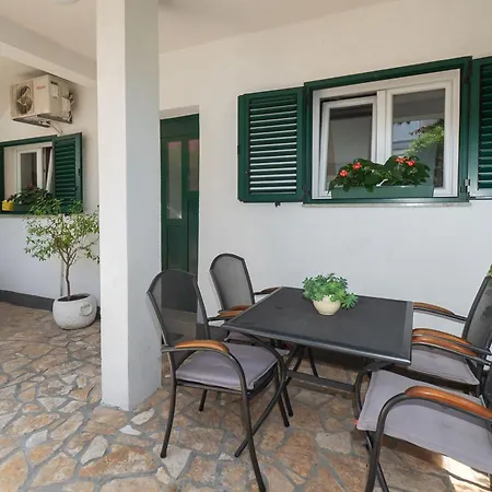 Gloria Apartman *